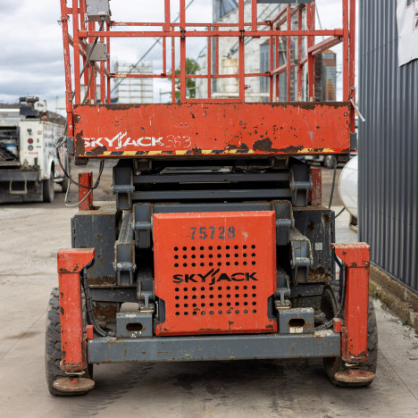 https://pub.imanpro.net/kdequip/photo/5230/q7AD1_3544 Skyjack-4.jpg